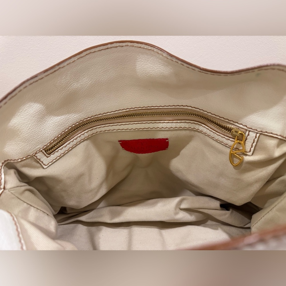 Valentino Garavani Off White Rock Studded Shoulder Leather Bag - Picture 4 of 5
